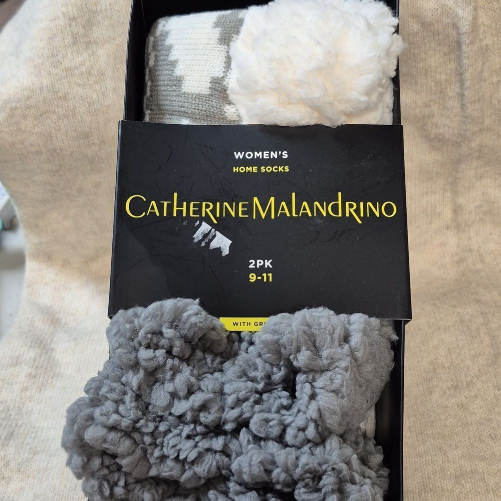 Catherine Malandrino Large 9-11 2 pairs of Knit Slipper Socks - New in Box
